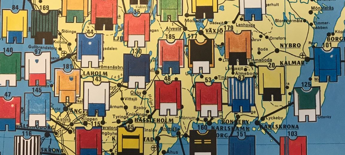 Detalj av karta över södra Sverige med bilder på fotbollsklubbars matchtröjor utplacerade på klubbens hemort (Källa:KB)