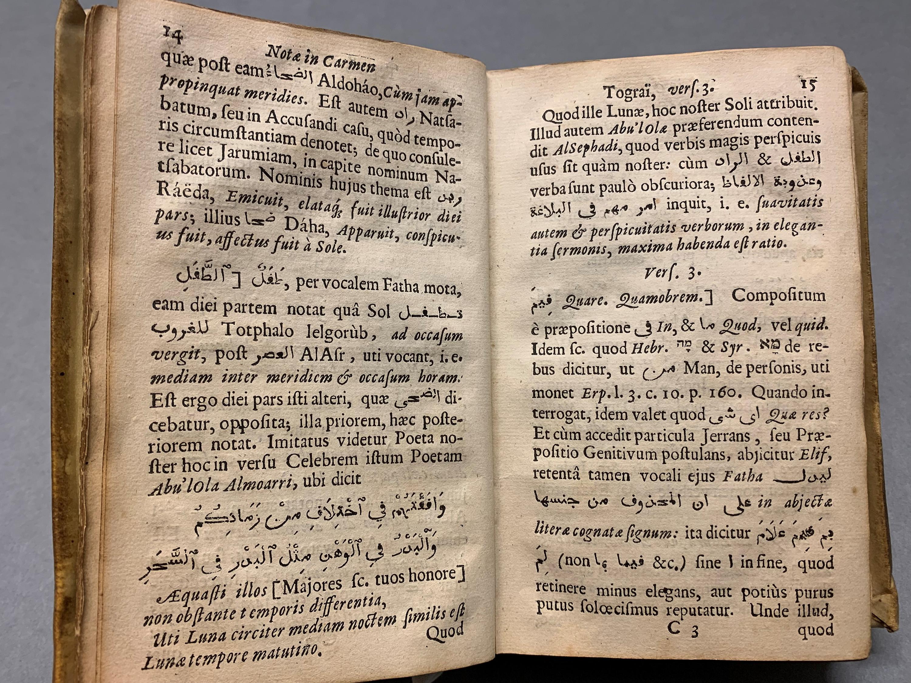 Uppslag ur en bok tryckt 1661 med arabisk och latinsk text.