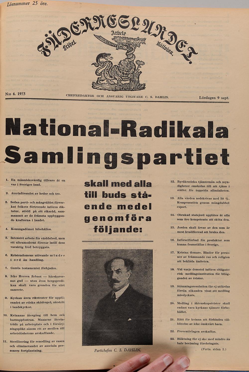 Gulnad förstasida till Fäderneslandet med rubriken National-radikala samlingspartiet i stor, fet stil. På sidan syns ett foto av en man med mustasch, flint och mörkt hår på sidorna.