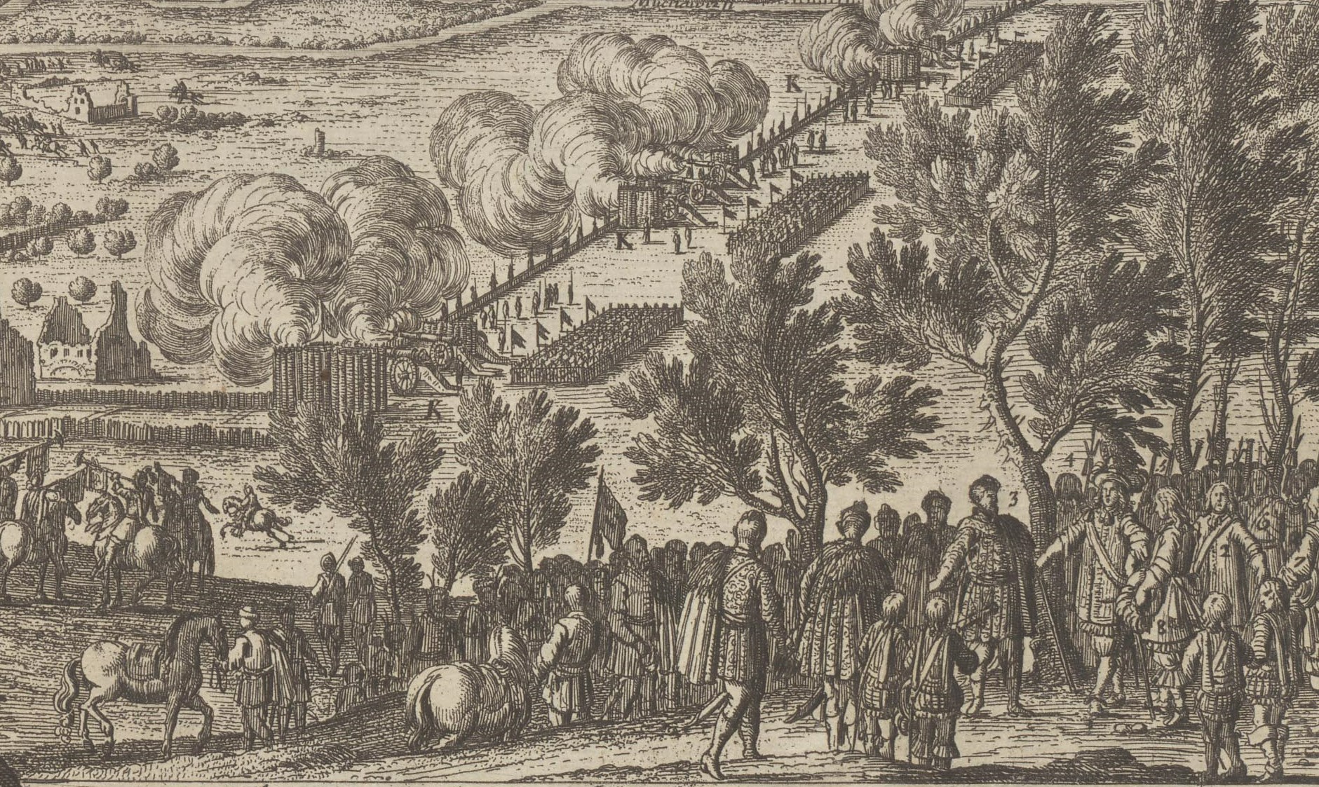 Svartvit gravyr föreställande soldater och män i peruker vid en träddunge, i bakgrunden syns en stad som beskjuts med kanoner.