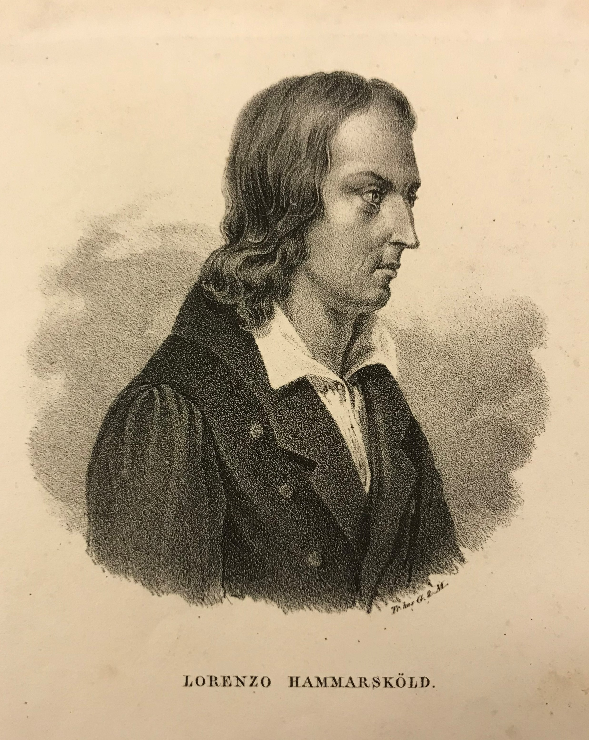 Litografi av en ung man i halvfigur med halvlångt hår avbildad i profil.