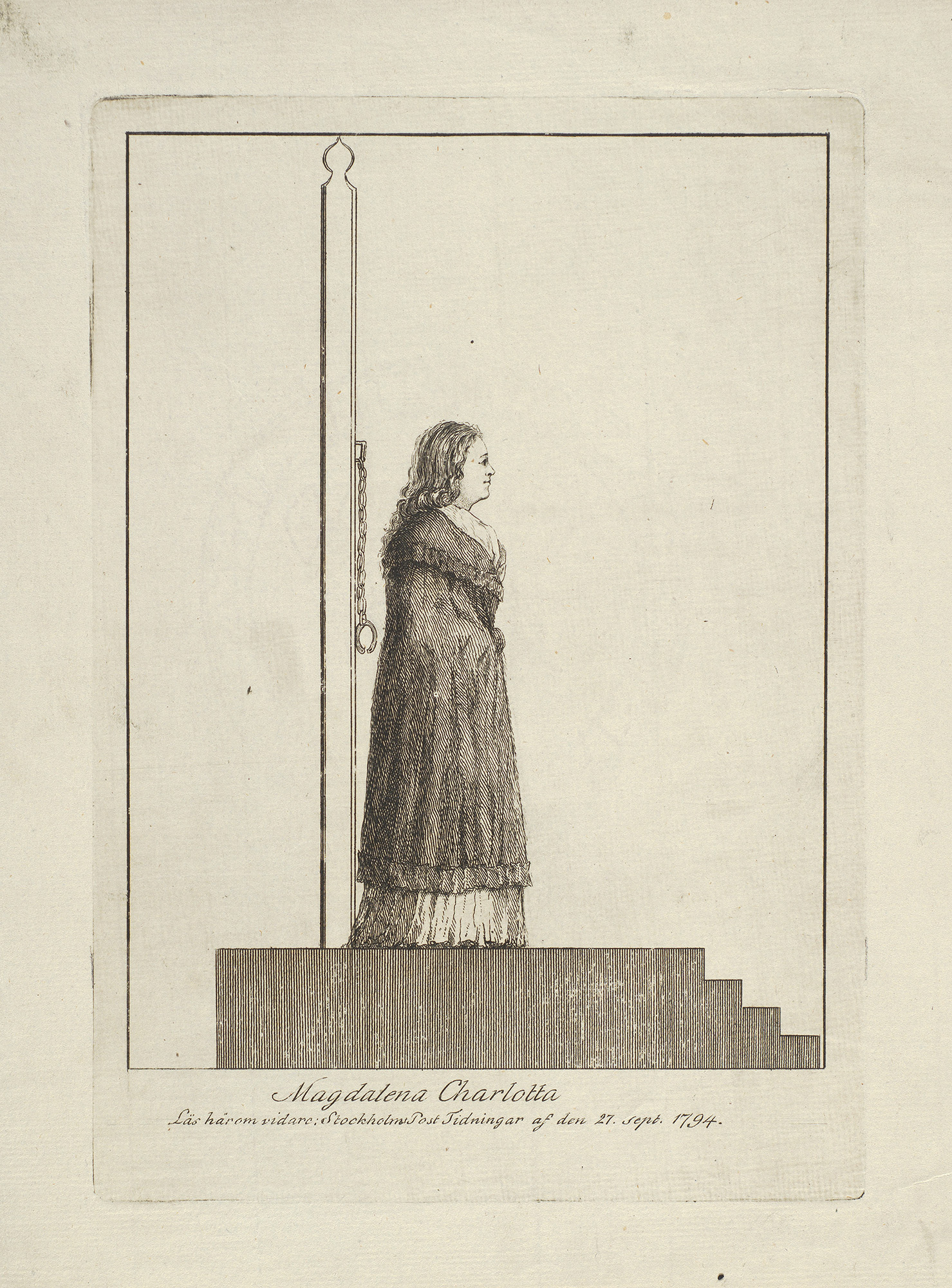 Svartvit bild av en kvinna med lång klänning och utslaget hår avbildad i profil framför en pelare med ett handfängsel.