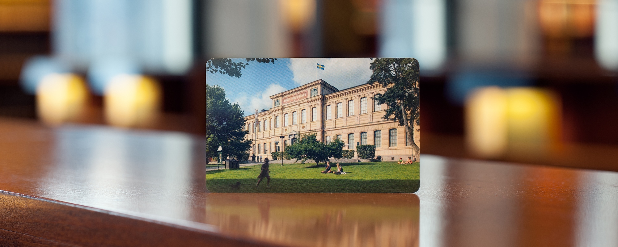 A library card with a picture of the National Library.