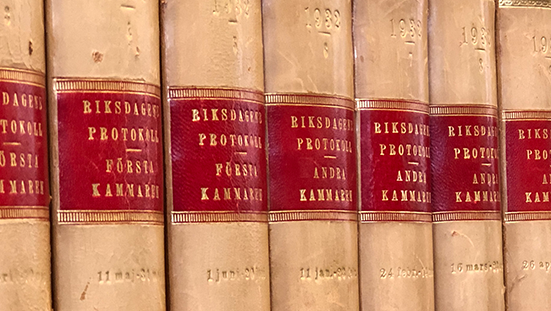 Bokryggar med titel Riksdagens protokoll