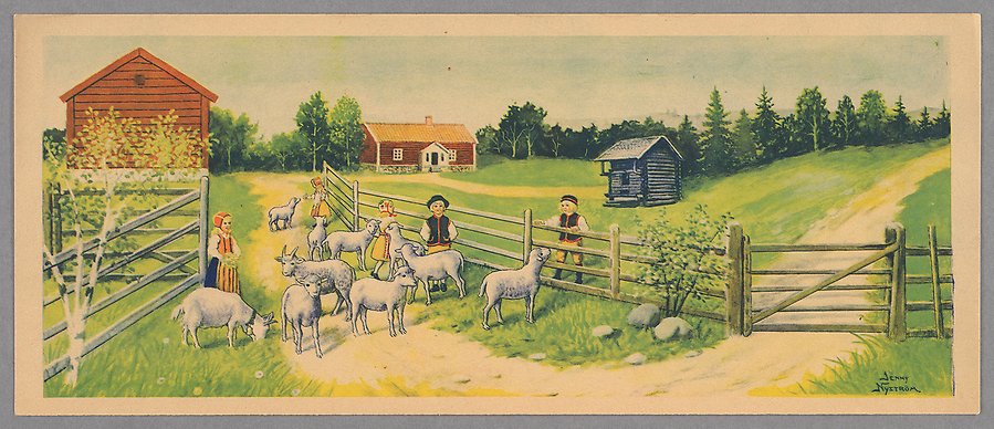 En flock med får och en grupp barn iförda folkdräkter står vid ett staket framför en gård med en fäbod.