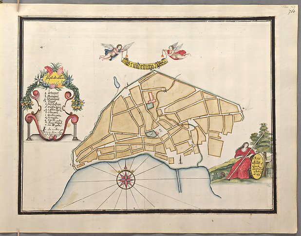 Handritad stadsplan i färg med kartuscher, kompassros och en figur som håller upp en sköld.