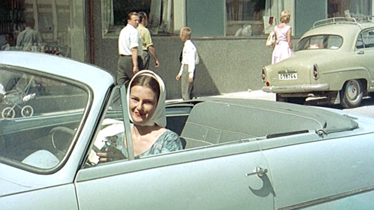 Older picture of a woman in shawl sitting in a cabriolet